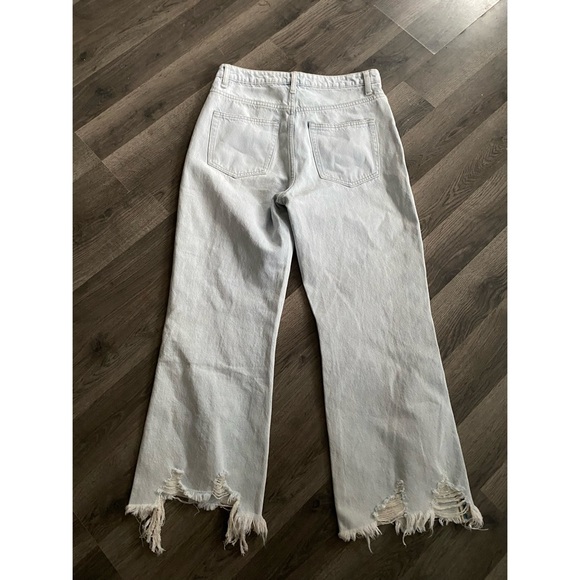 VERVET Ripped Flare Crop Jeans - Picture 10 of 11